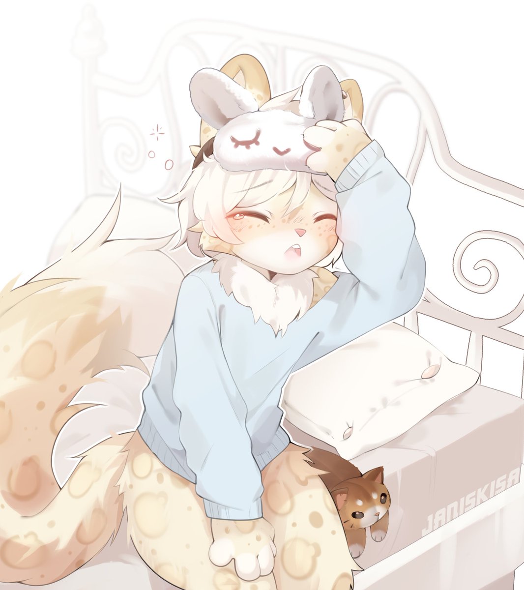 sleepy kitten~ ------------------ I also started to lead my boosty and post s...